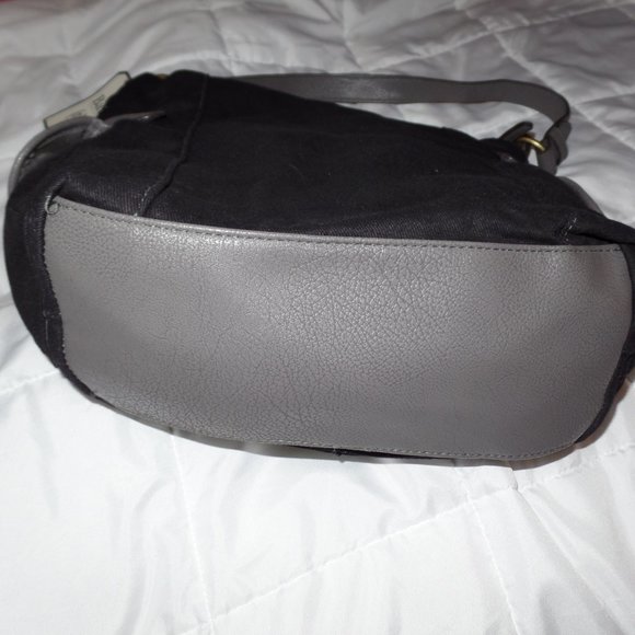 Large Bass black canvas purse NWT Gray straps/trim - Picture 4 of 9